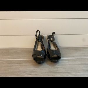 Audrey Brooke black patent leather 4 inch heel peep toe size 7